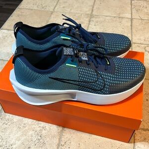Size 13- Nike Interact Run College Navy Teal